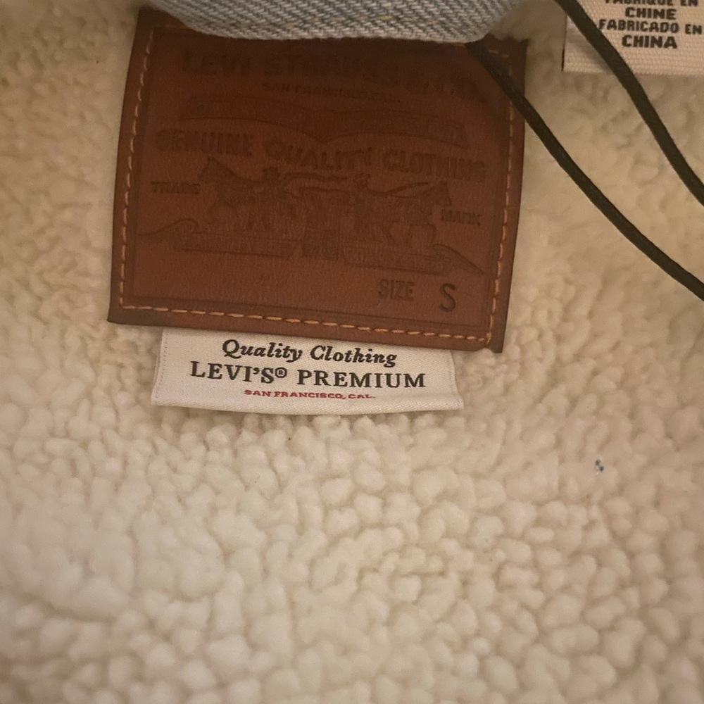 Levis denim Sherpa jacket. - Picture 3 of 6